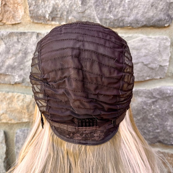 Gorgeous Premium Fiber Ombre Blonde Mix Wig with a Versatile 13x3 Lace Front - Picture 8 of 11